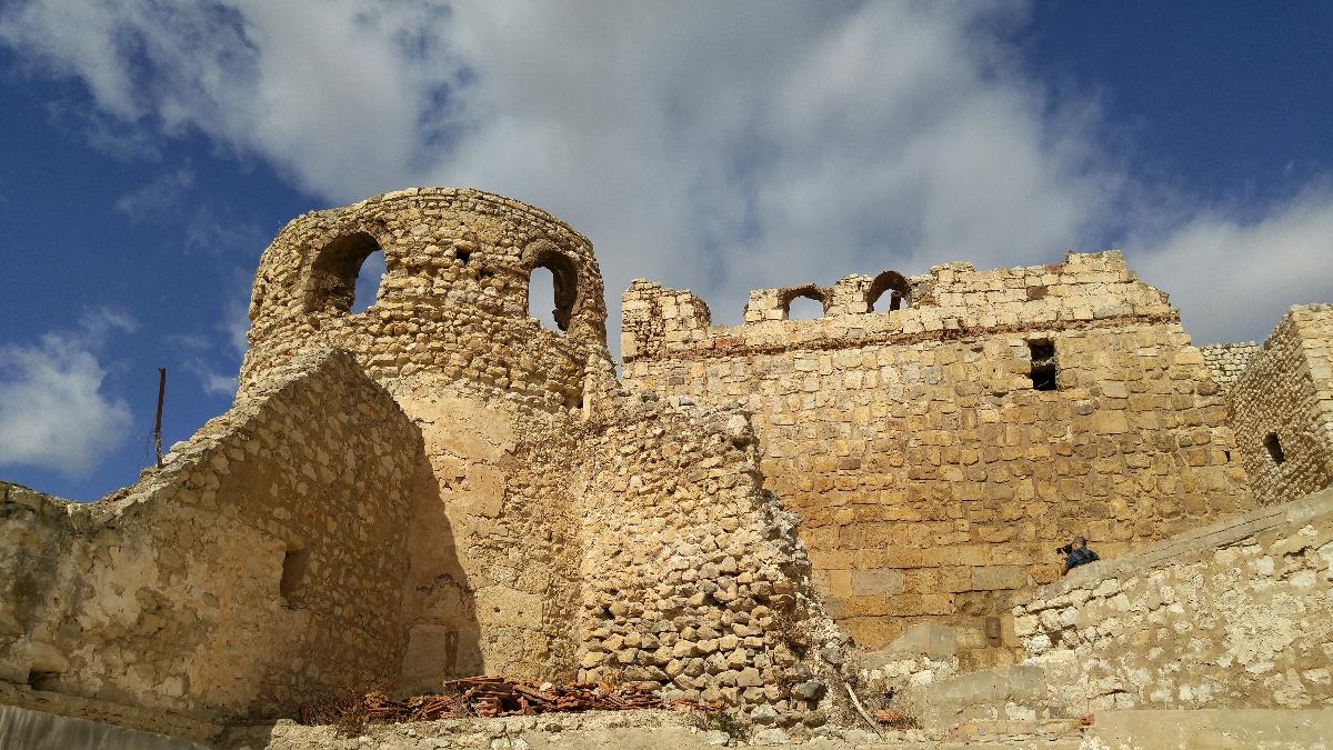 Murailles et tours de l'enceinte byzantine, construite sous Justinien par le Comte Paulus et refaite postérieurement 