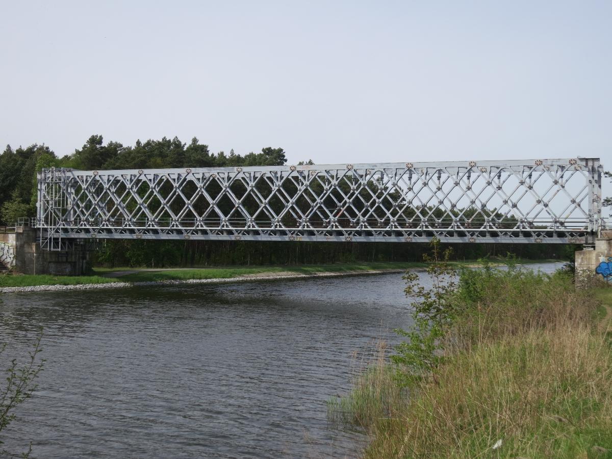 Klinkerhafenbrücke (1987 erbaut) bei Oranienburg von Südosten, Baudenkmal 