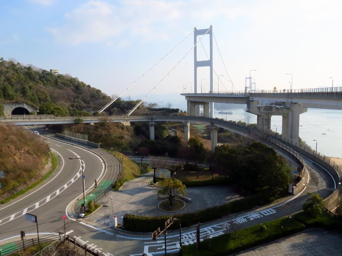 Troisième pont sur le détroit de Kurushima 