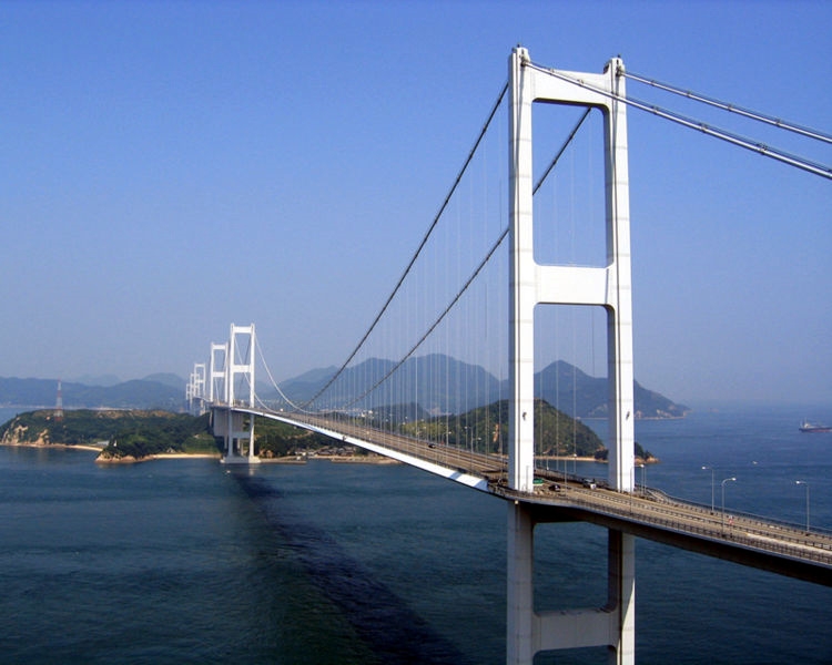 Brücke über die Meerenge von Kurushima 