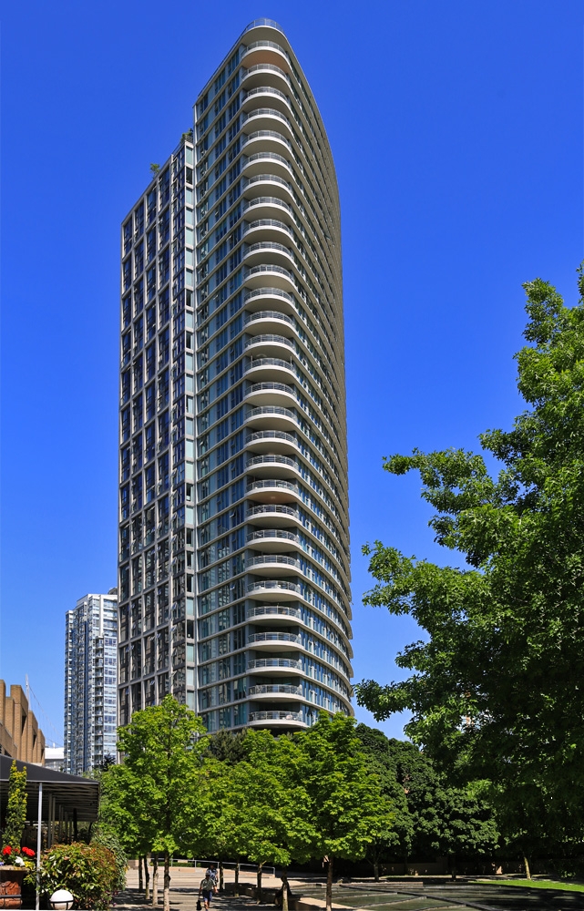 Landmark 33 residential tower in Vancouver 