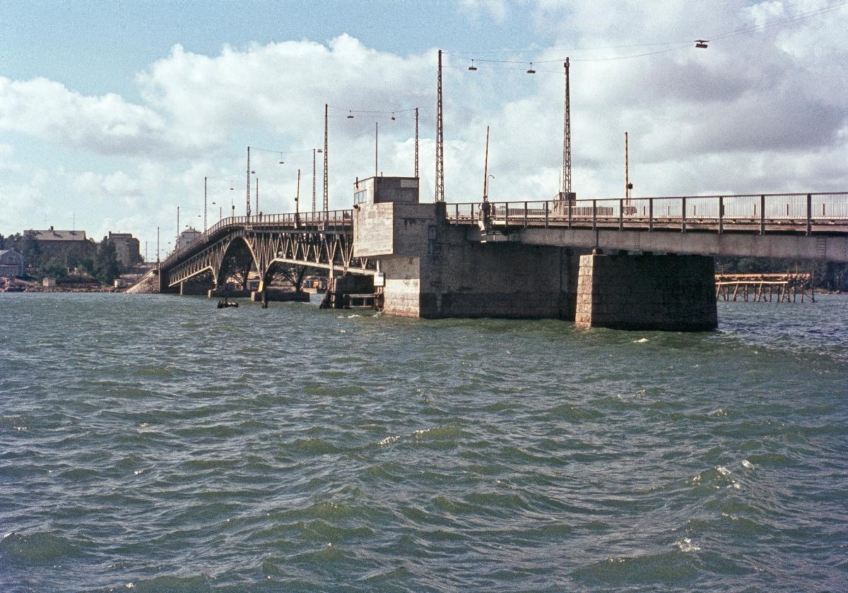 Lauttasaari Bridge 