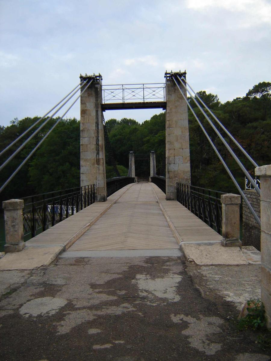 Le Bono Suspension Bridge 