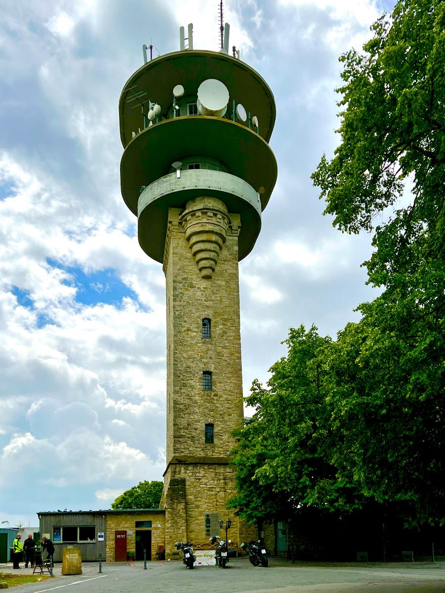 Longinusturm Der Longinusturm ist ein 32 Meter hoher Aussichtsturm auf dem Westernberg, der höchsten Erhebung der im Nordrhein-Westfälischen Westmünsterland gelegenen Baumberge.