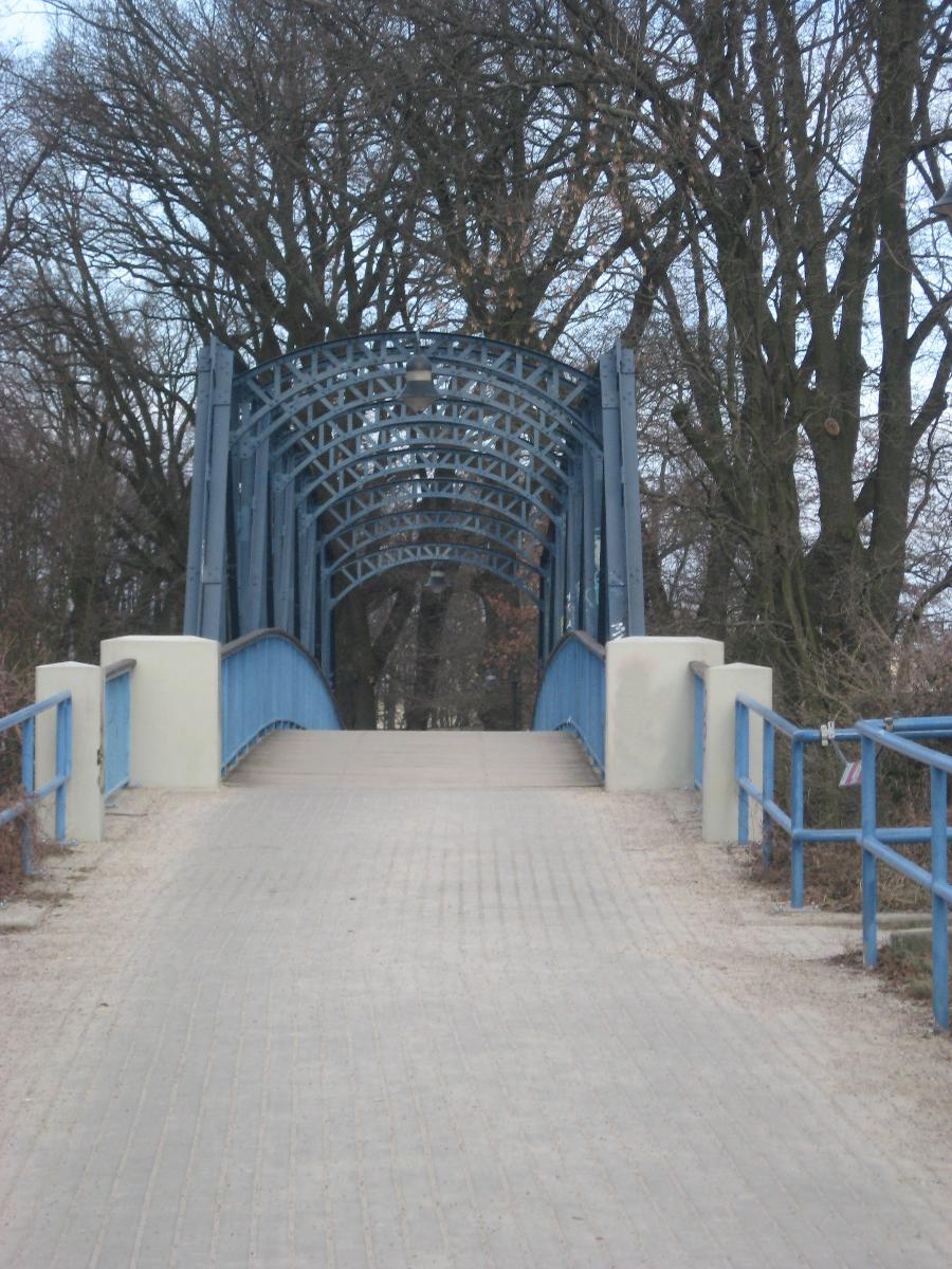 Unter Denkmalschutz stehende Fußgängerbrücke über die Havel in Oranienburg Ansicht von Westen