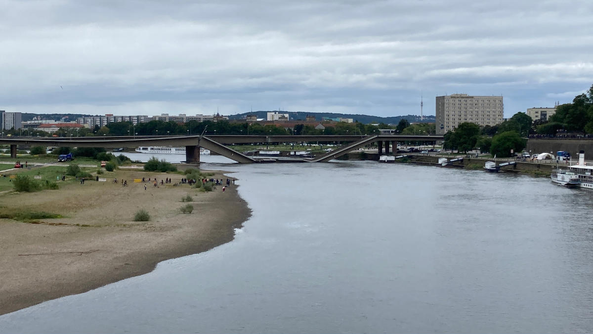 Die Carolabrücke in Dresden nach dem Einsturz des Hauptfeldes des Brückenzuges C 