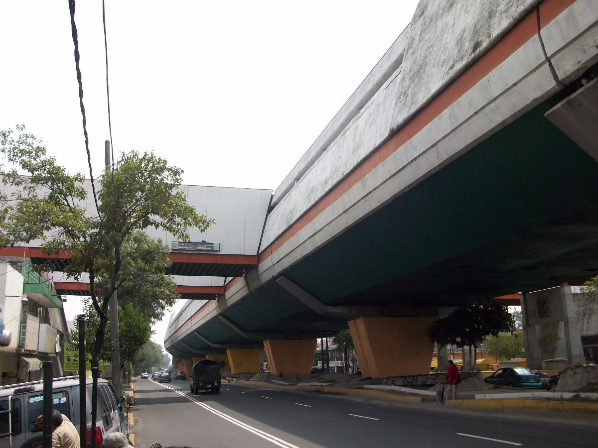 Metrobahnhof Bondojito 