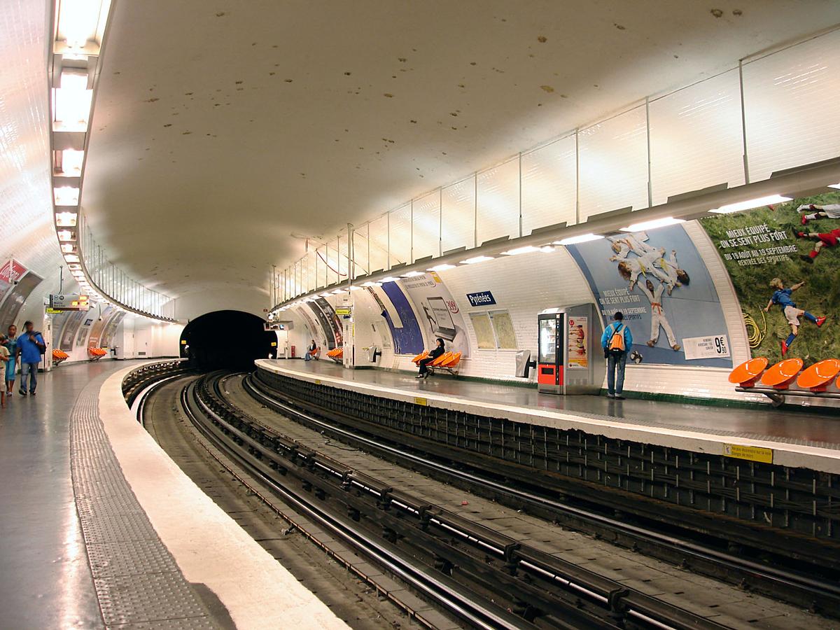 Station de métro Pyrénées 