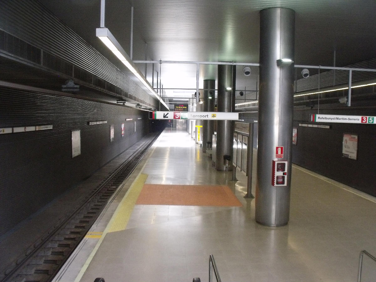 Quart de Poblet Metro Station 