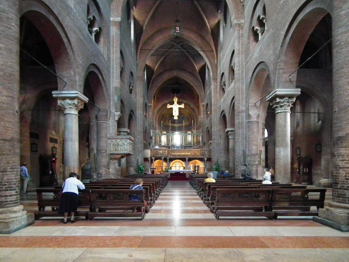 Interior, Duomo di Modena, Emilia-Romagna, Italy 
