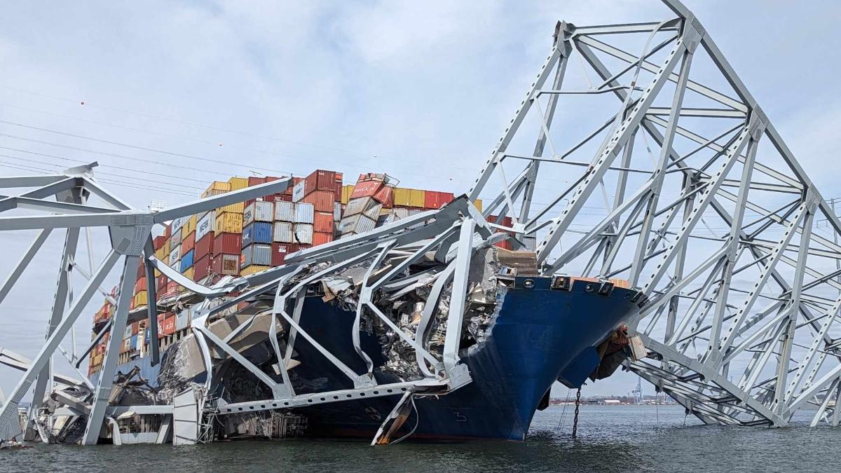 Francis-Scott-Key-Brücke: Eingestürzte Brücke mit dem Containerschiff Dali 