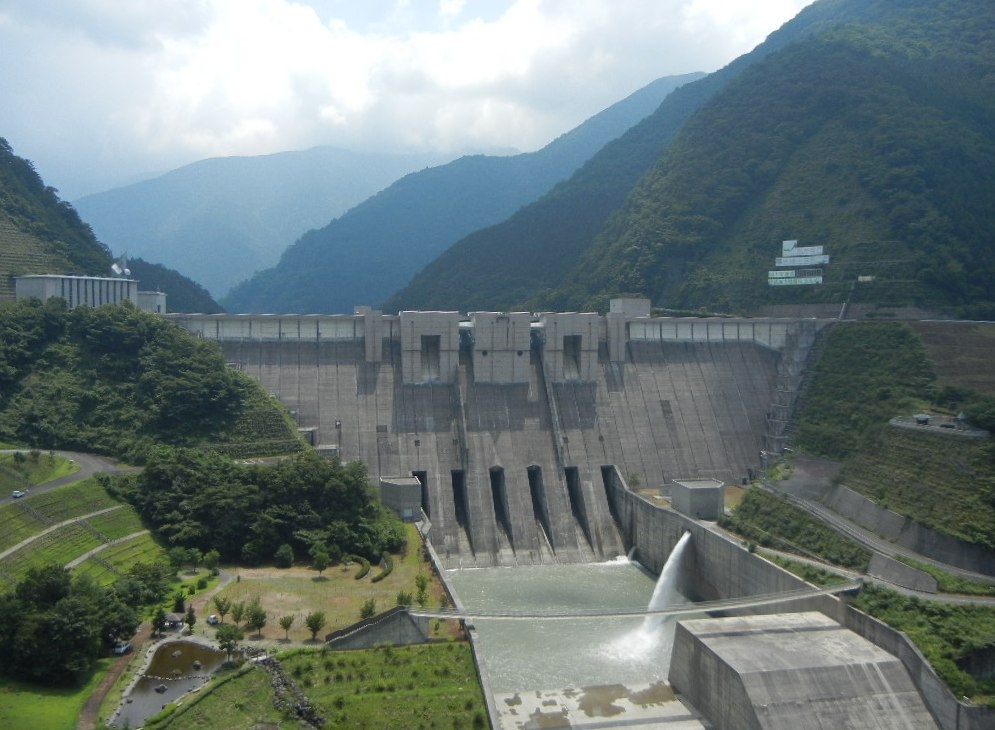Nagashima-Dam. 大井川鐵道から見た長島ダム。, Kawanehoncho. 