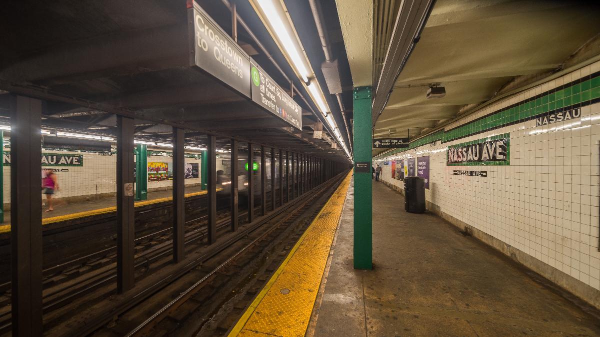 Nassau Avenue Subway Station (Crosstown Line) 