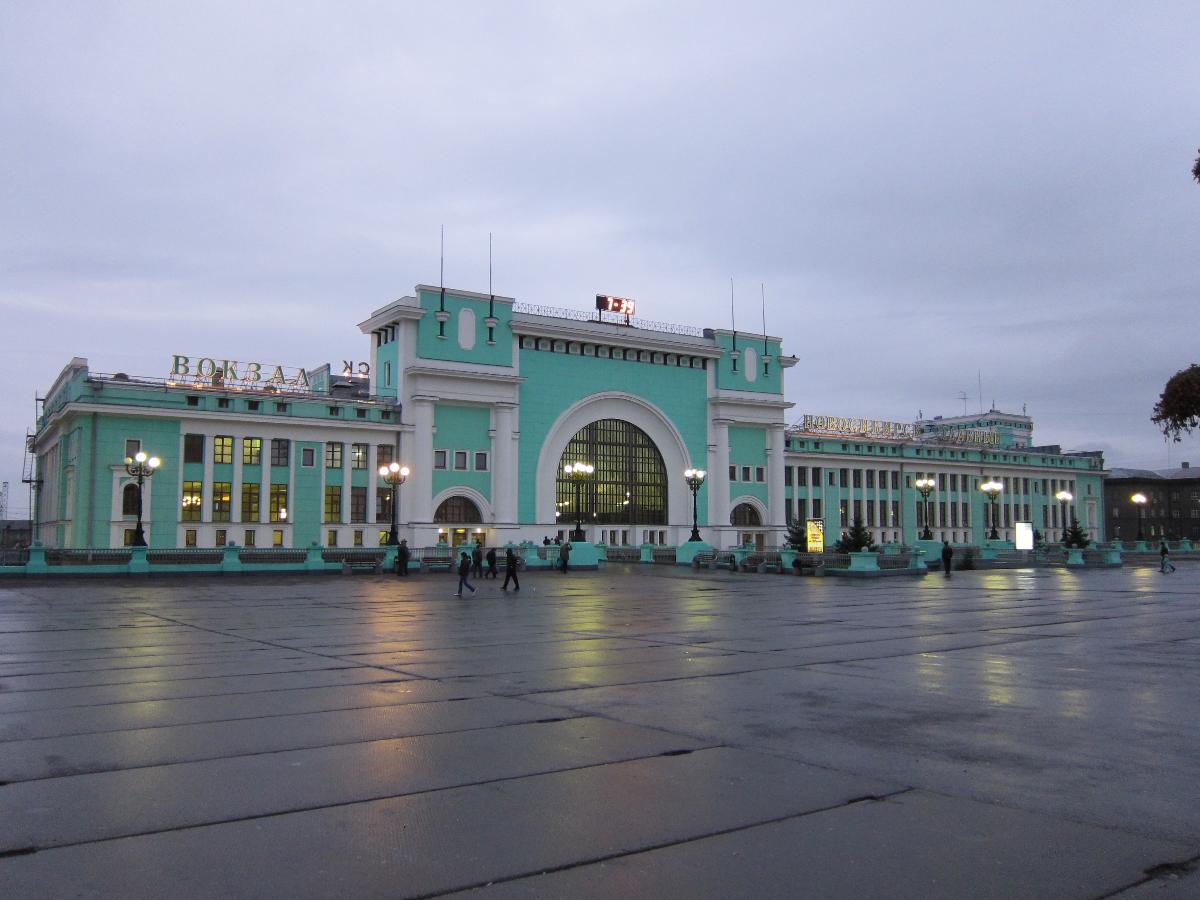 Novosibirsk railway station and Garin-Mikhailovsky square in the morning 