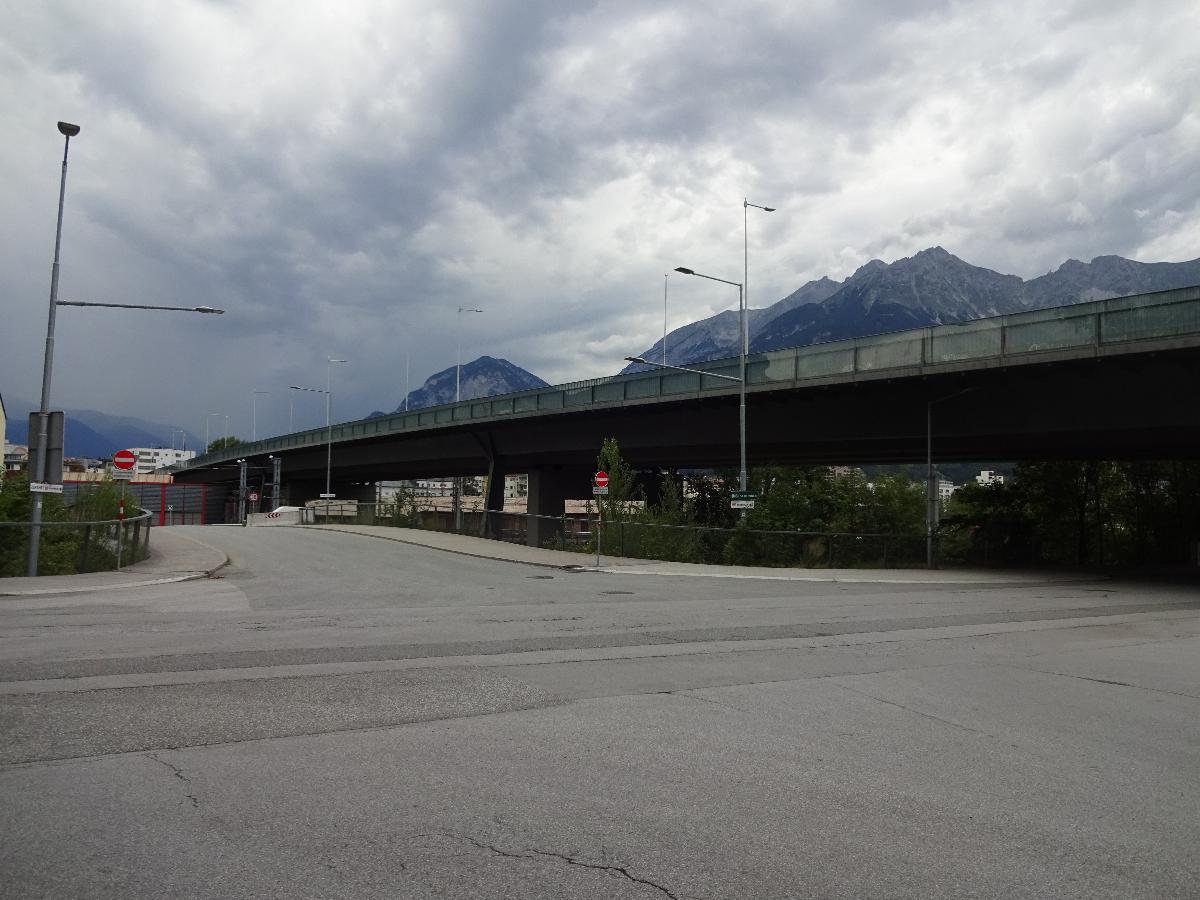 Olympiabrücke, Innsbruck Blick Richutng Westen, davor die St.-Bartlmä-Brücke