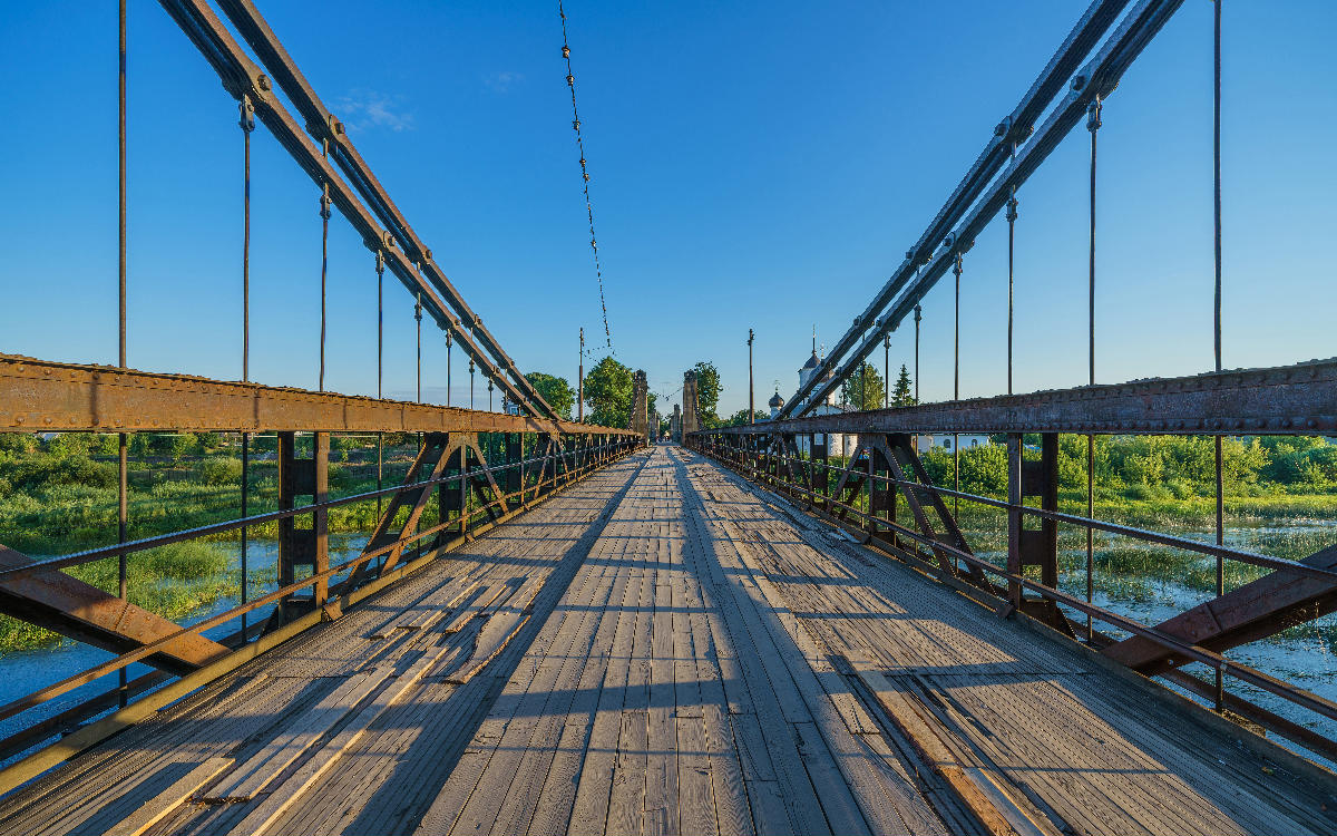 Pont en chaînes d'Ostrov 