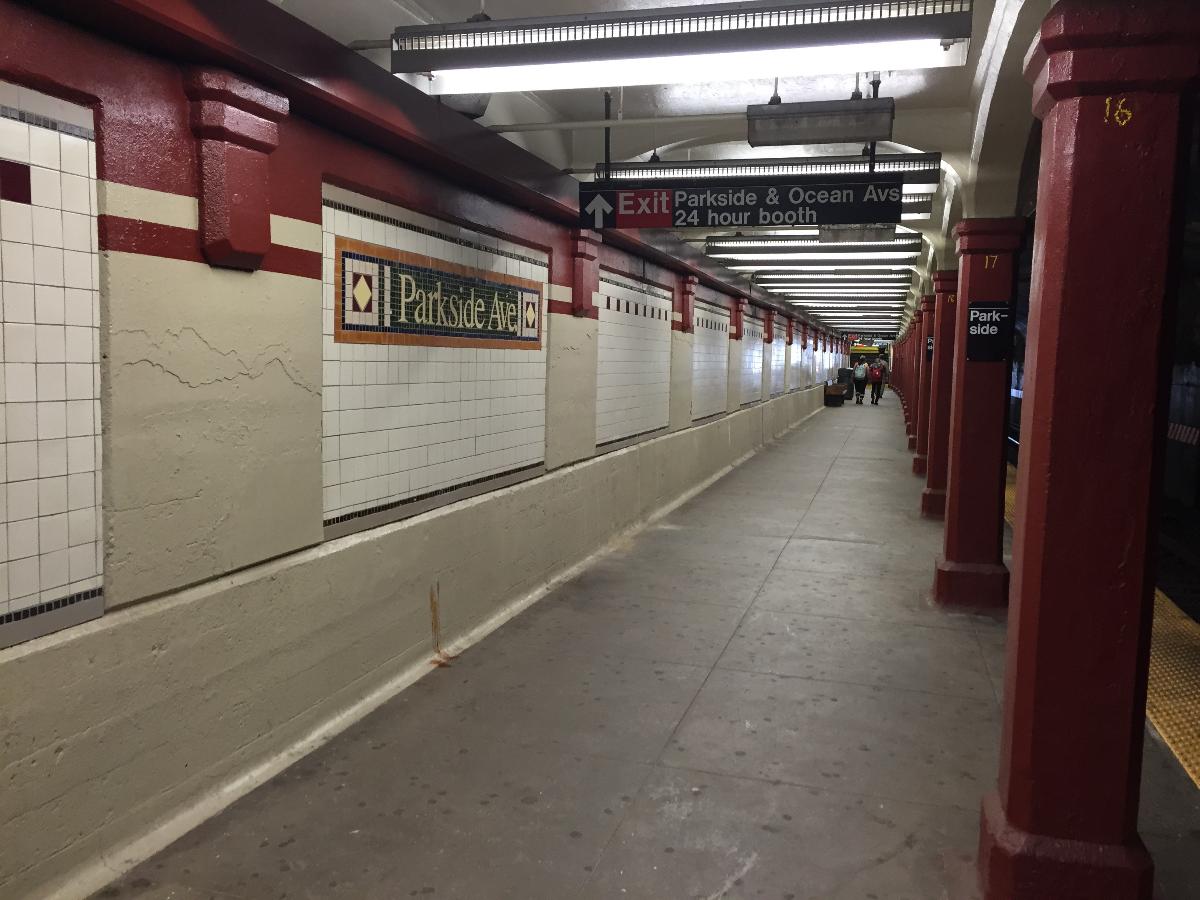 Coney Island bound platform (tunnel section) of Parkside Avenue on the Q 