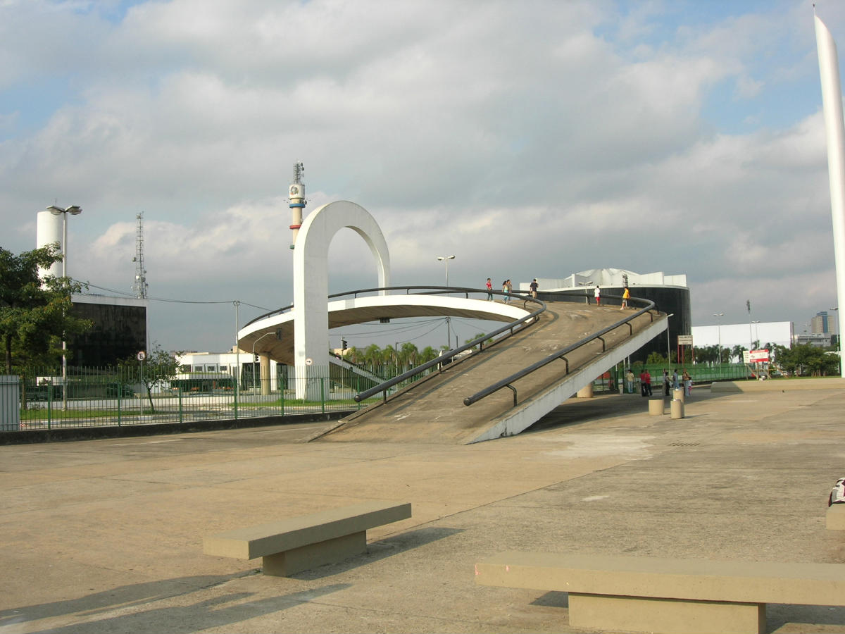 Passerelle du Mémorial de l'Amérique latine 