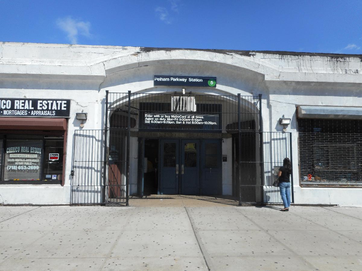 Pelham Parkway Subway Station (Dyre Avenue Line) 