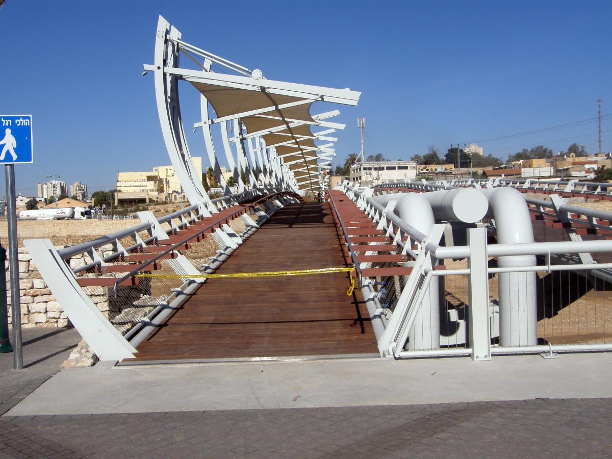 Bridge pipes Beersheba daylight 