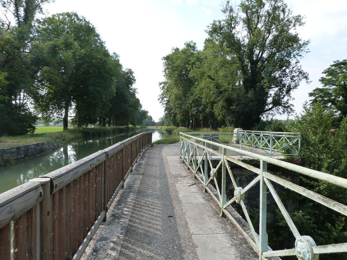 Pont-canal sur la Barguelonne 