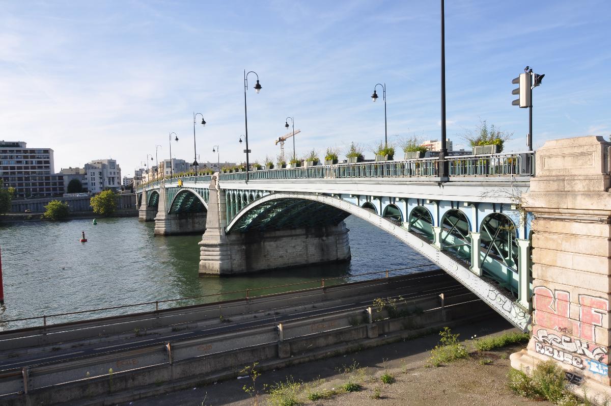 Bridge of Asnières between Asnières-sur-Seine and Clichy-la-Garenne in the Hauts-de-Seine department of France 