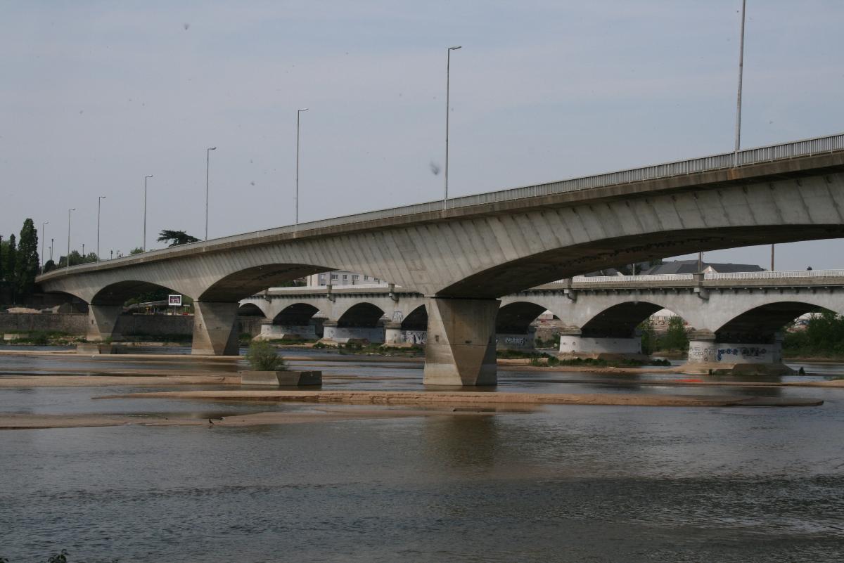 Pont René Thinat, Orléans, Loiret – Pont en béton précontraint 