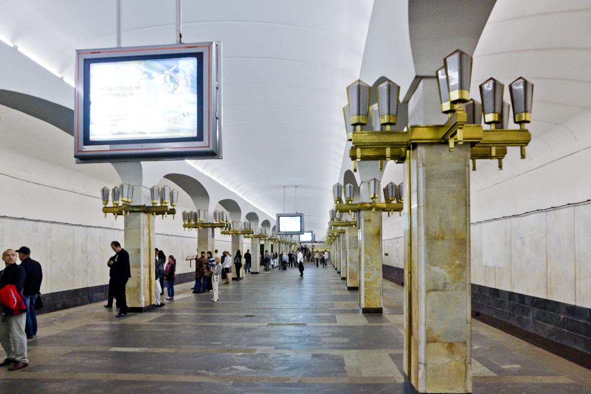 Metrobahnhof Puškinskaja 