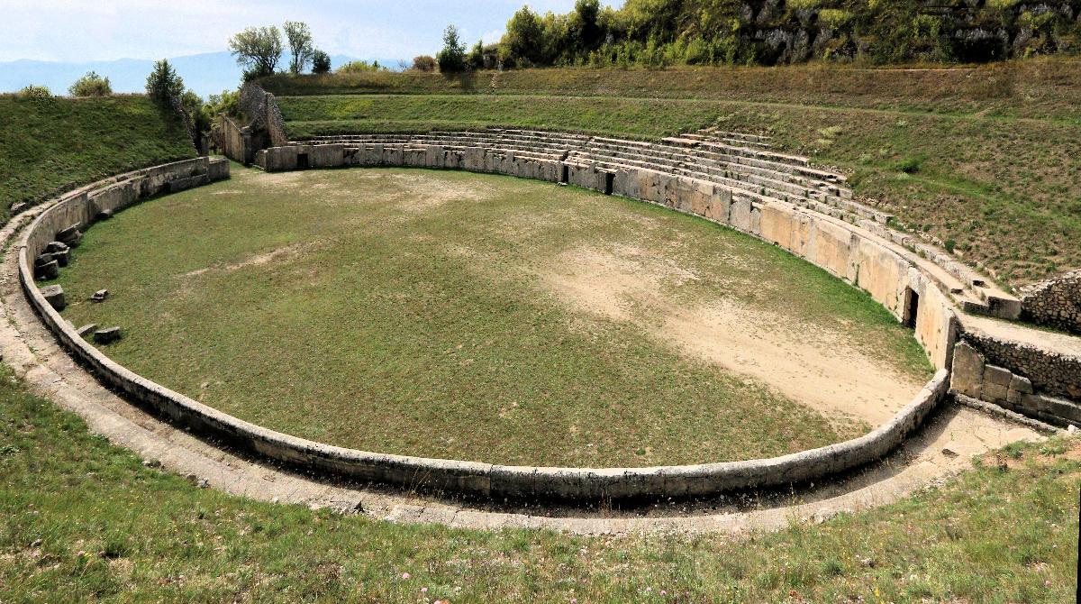 Amphitheater von Alba Fucens 