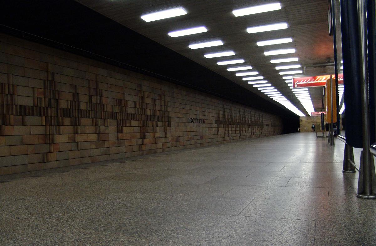 Metrobahnhof Roztyly 
