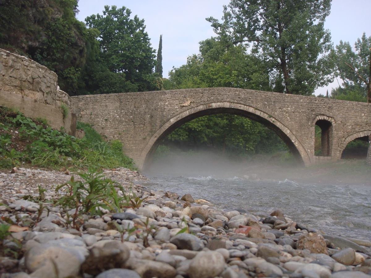 Vieux pont sur la Ribnica 