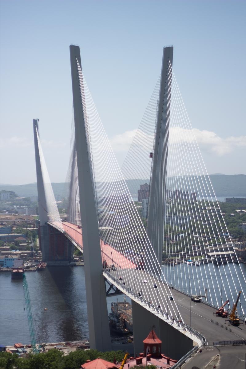 Zolotoy Rog Bridge 