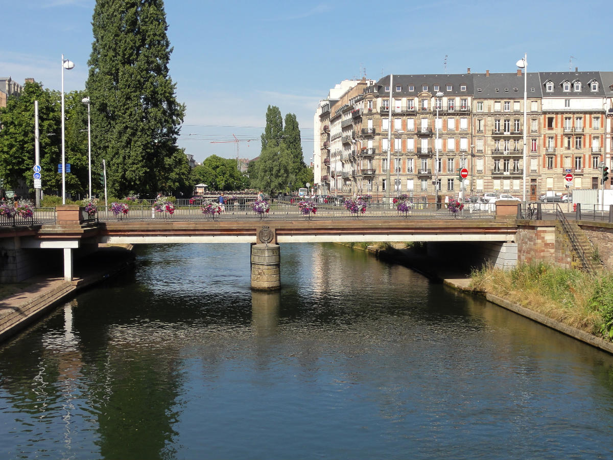 Alsace, Bas-Rhin, Strasbourg, Pont de Paris. 