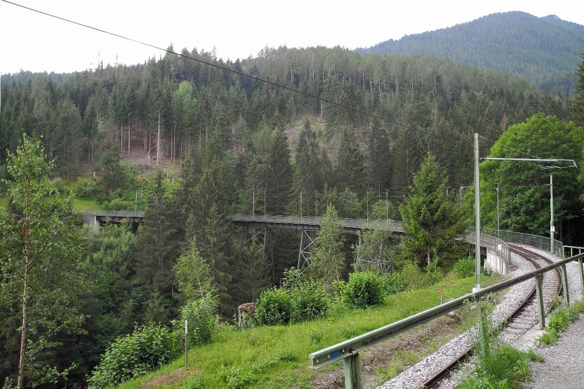 Kreither Viadukt der Stubaitalbahn über den Sagbach in Kreith, OT von Mutters in Tirol 