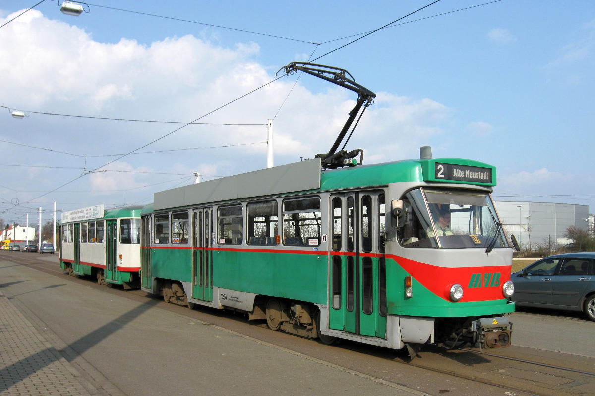 Magdeburg: Ein Tatra mit Beiwagen am Betriebshof 