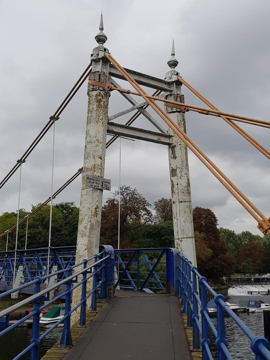 Westliche Brücke über die Schleuse von Teddington 