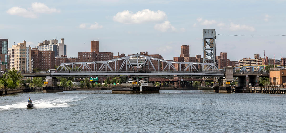 Third Avenue Bridge, Harlem River, New York, seen from the south 