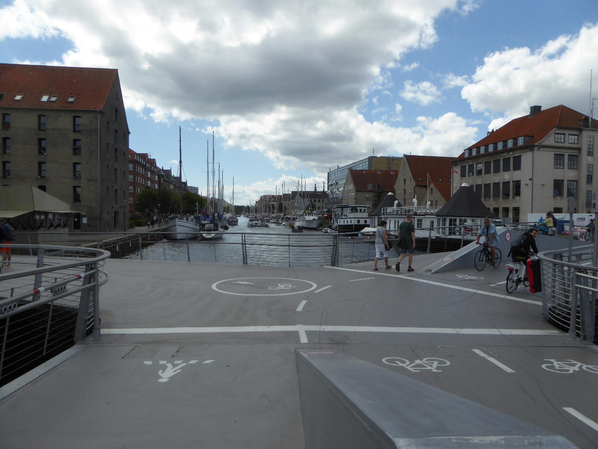 The middle part of Trangravsbroen, a bridge with three legs, at Christianshavns Kanal in Copenhagen. 