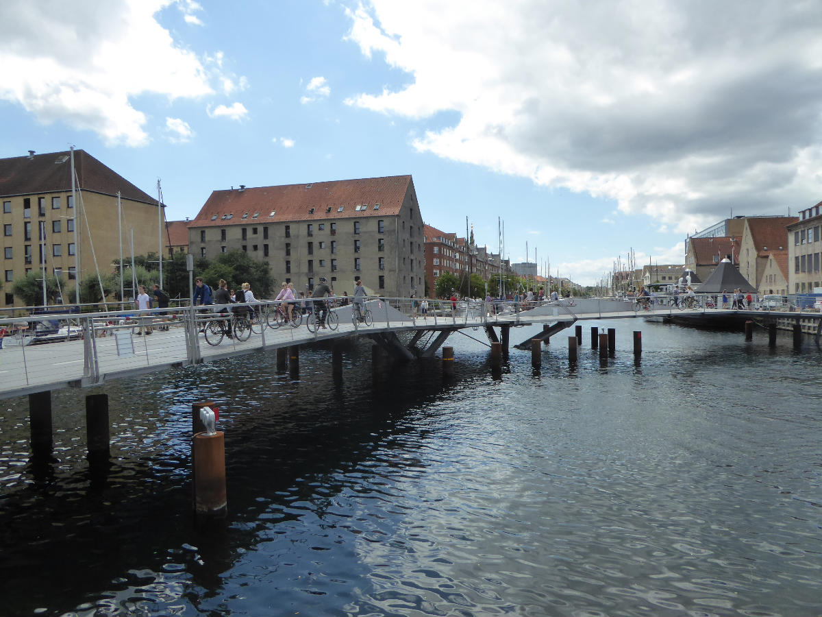 The northern and western part of Trangravsbroen, a bridge with three legs, at Christianshavns Kanal in Copenhagen. 