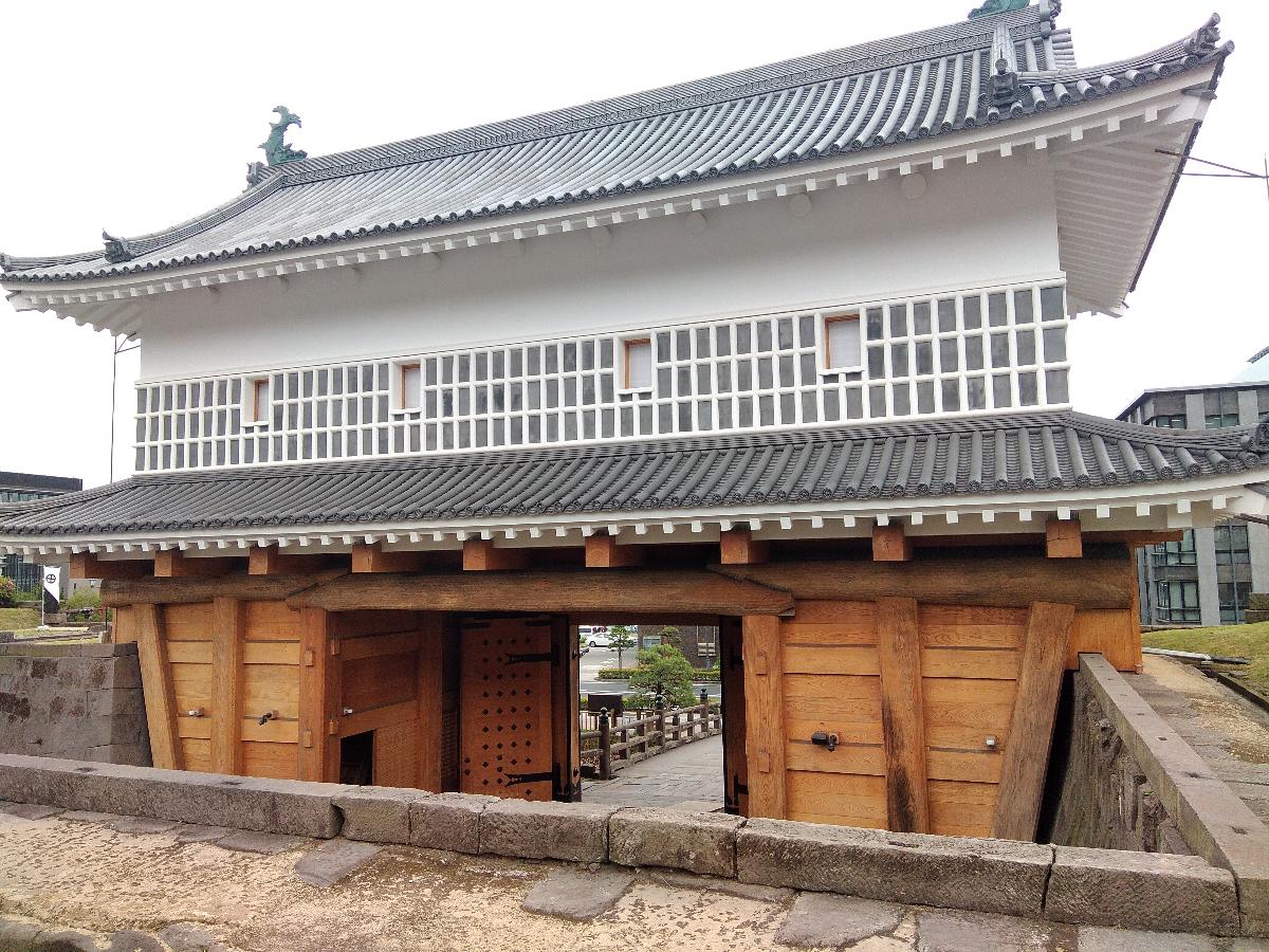 Tsurumaru Castle Gates 