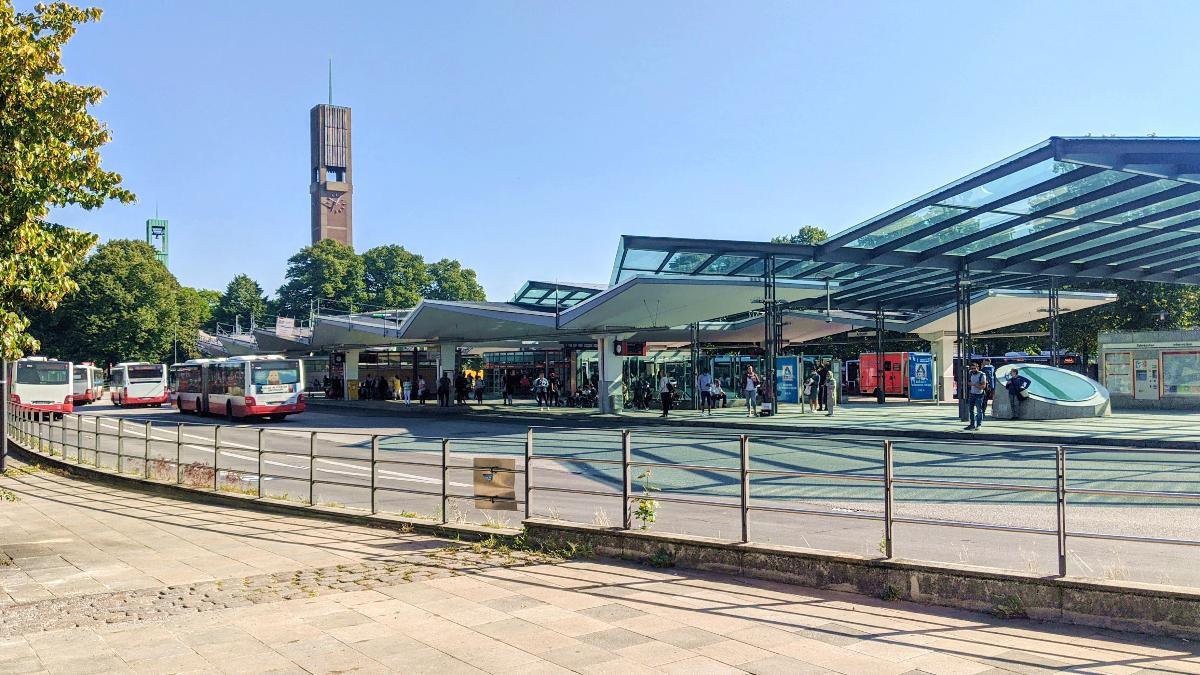 Busbahnhof Wandsbek Markt in Hamburg Ursprünglicher Entwurf von Heinz Graaf 1962, überarbeitet 2004/5 von Friedhelm Grundmann und Mathias Hein