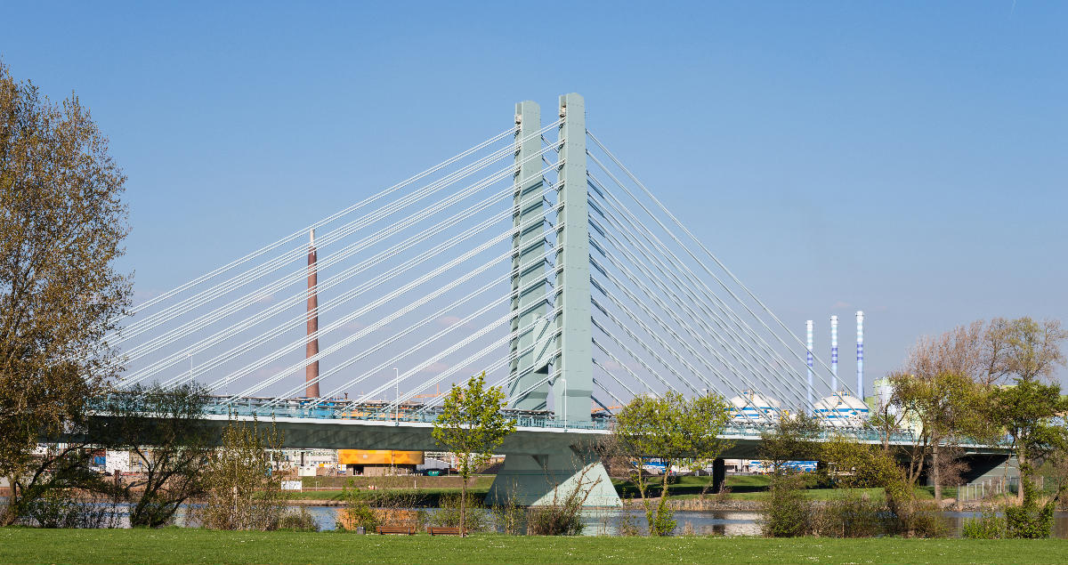 Werksbrücke West des Industrieparks Höchst, Frankfurt/Main-Sindlingen, Hessen, Deutschland. 