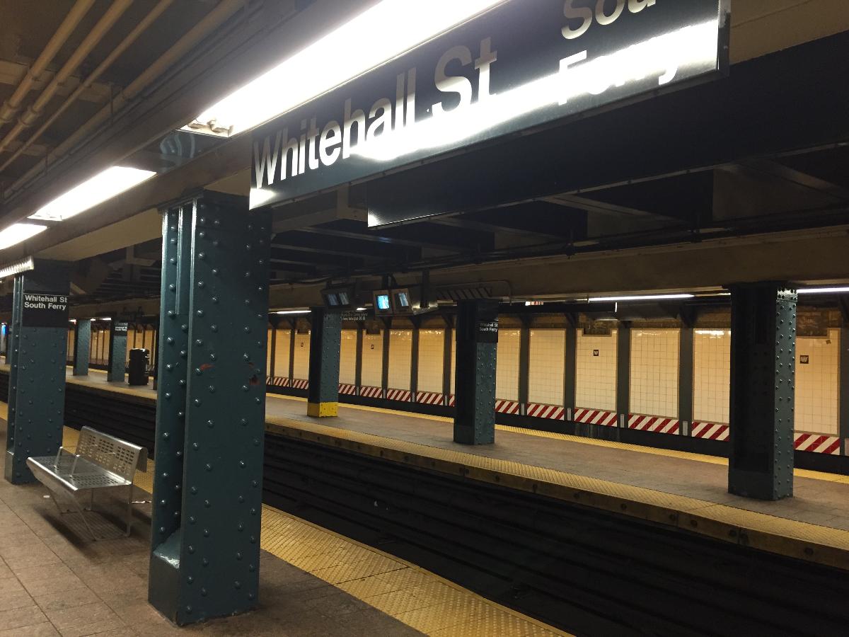 Another view of the R platform at Whitehall Street 