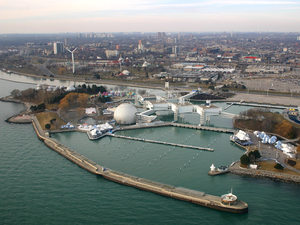 Aerial overview of Ontario Place, the Cinesphere, and the marina to the north. Photo by , January 2006. 
