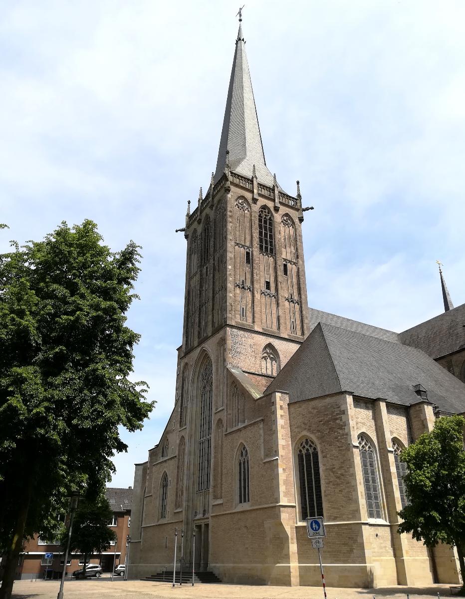 Willibrordi-Dom Der Willibrordi-Dom in Wesel wurde von 1498 bis 1540 als spätgotische Basilika mit fünf Kirchenschiffen erbaut.